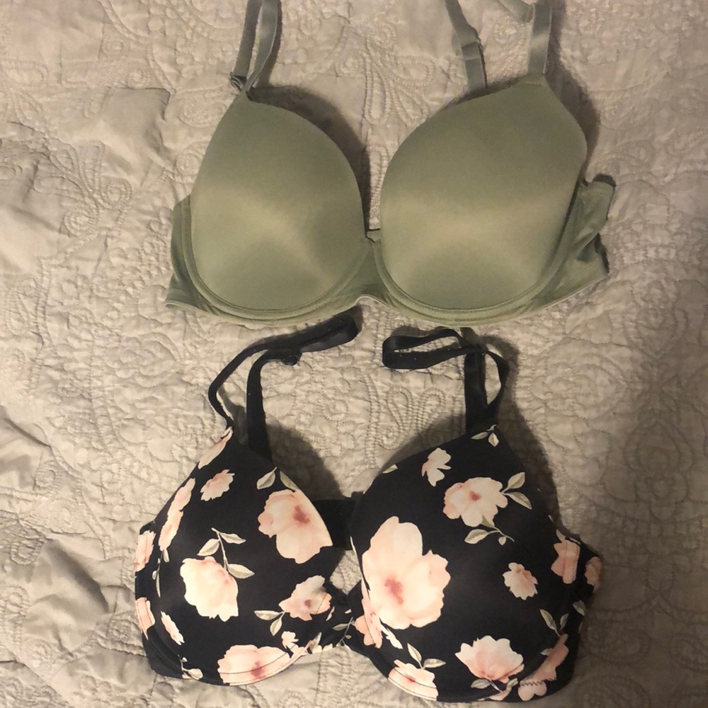 Final VS Pink lightly lined bras bundle - 36D